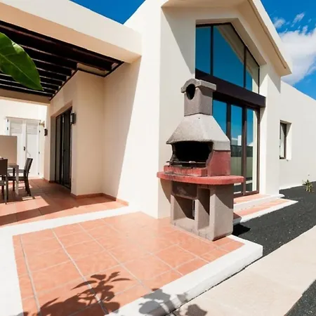 Villa 3-bed On Private Complex With Tennis Court Playa Blanca (Lanzarote)