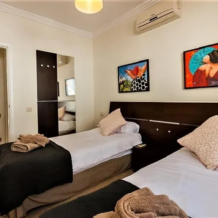 Βίλα 3-bed On Private Complex With Tennis Court *