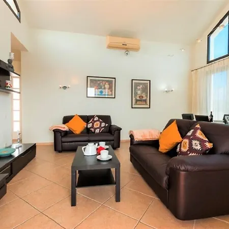 Villa 3-bed On Private Complex With Tennis Court Playa Blanca (Lanzarote)