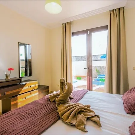 3-bed On Private Complex With Tennis Court Βίλα