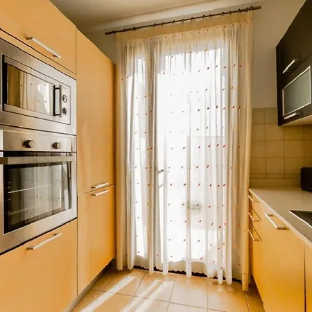 3-bed On Private Complex With Tennis Court *